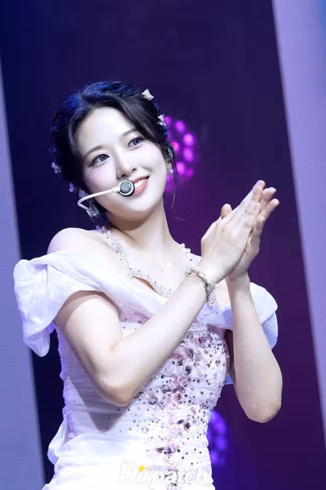 오르골 인형같은 안유진