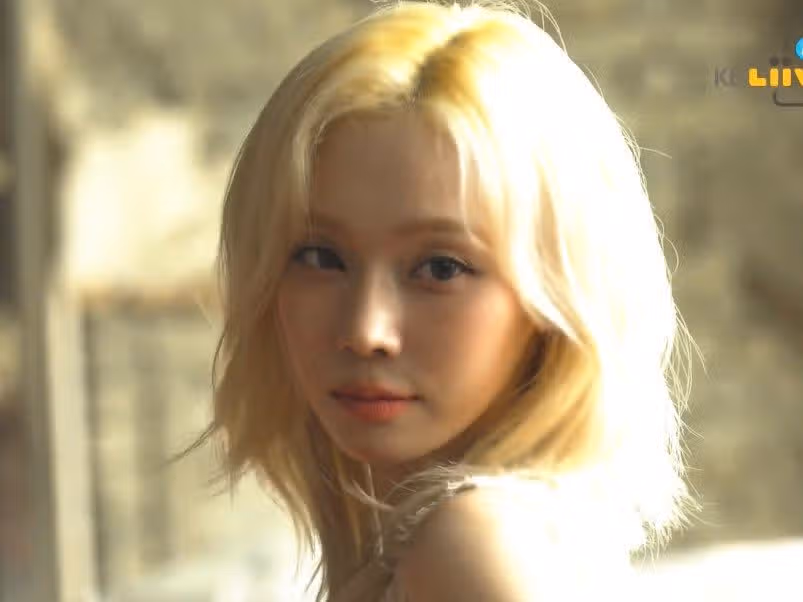 말랑뽀둥 금발 윈터 귀여워🩷