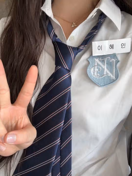 교복에 명찰, 이름을 봐 주세요~