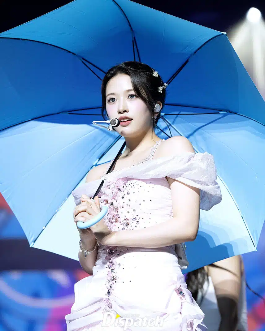 안유진 런던 데뷔 디아이콘