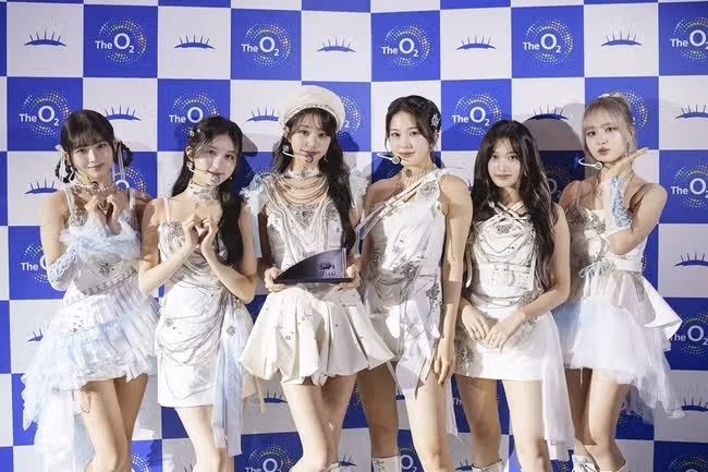 아이브 ‘英 O2 아레나’ 기념패 인증