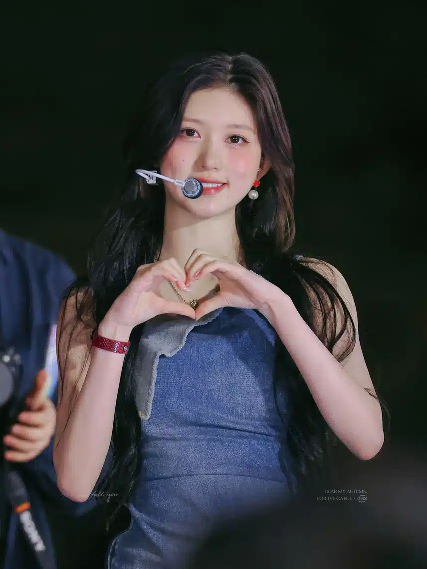 팬들에게 사랑해🩵말하며 손하트🥹