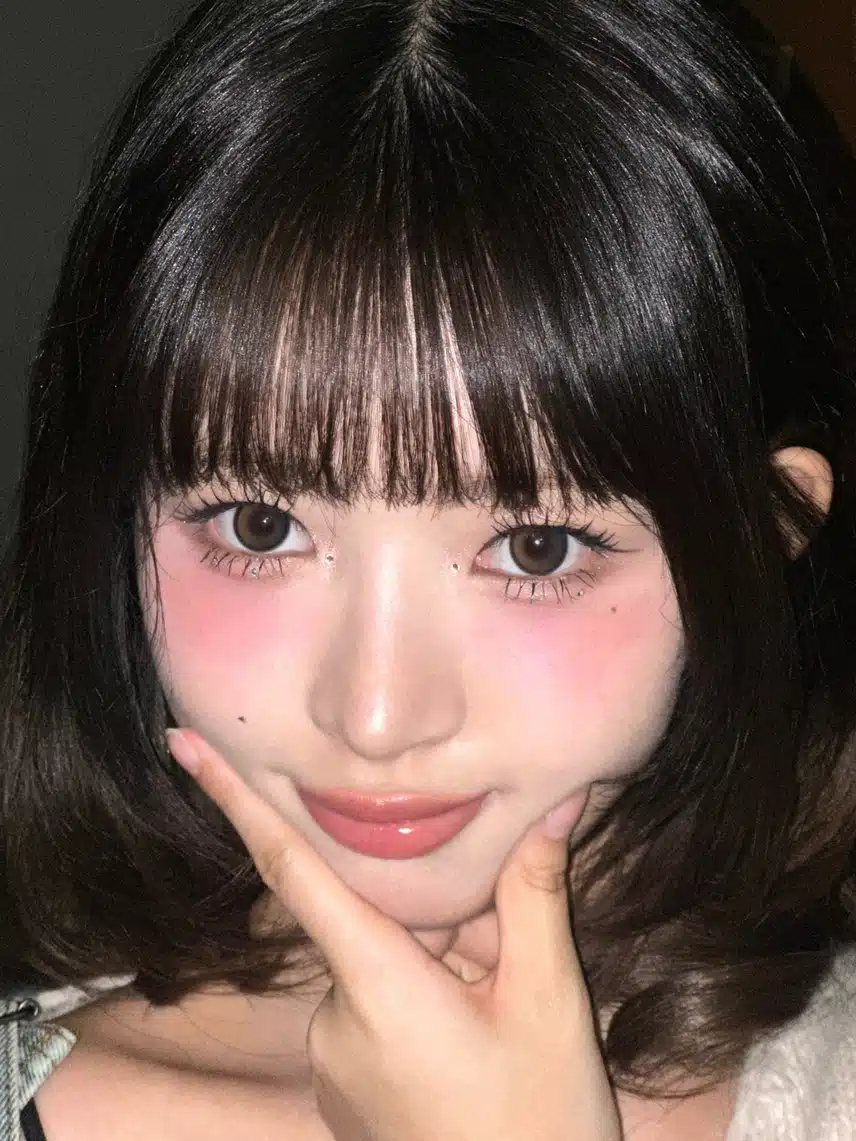 레이 볼 살이 귀여운 셀카~