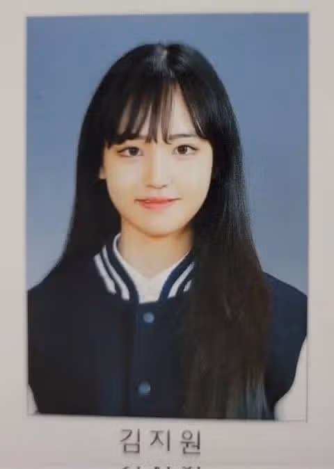 학교에서 제일예쁘다고 유명햇던 리즈✨️
