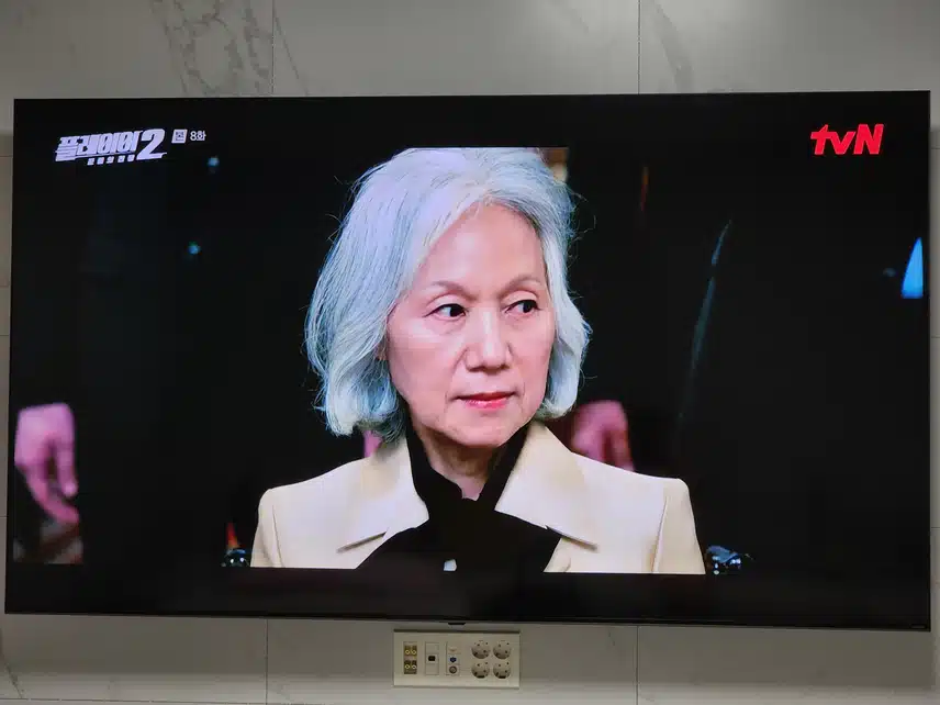 8화도 예측불허 전개네요