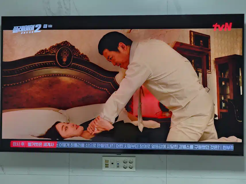 8화도 예측불허 전개네요