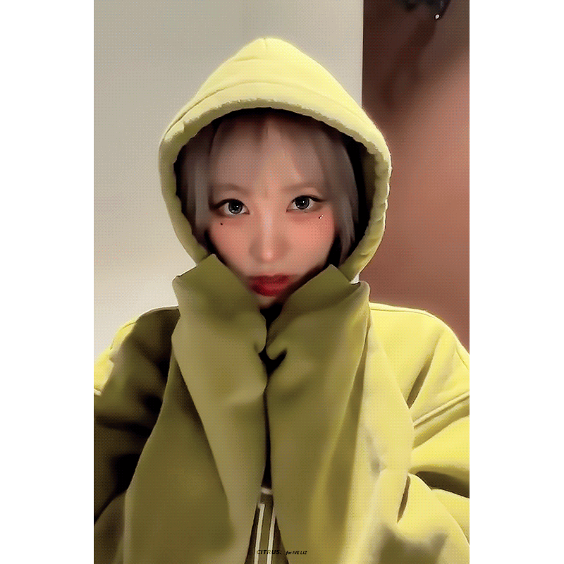 후드쓰고 수줍어하는데 귀여운 리즈