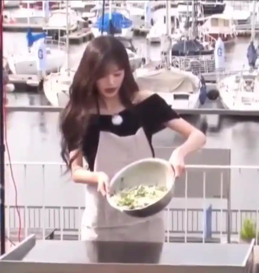 이런 초훈녀가 2kg짜리 부침개를 부쳣다고