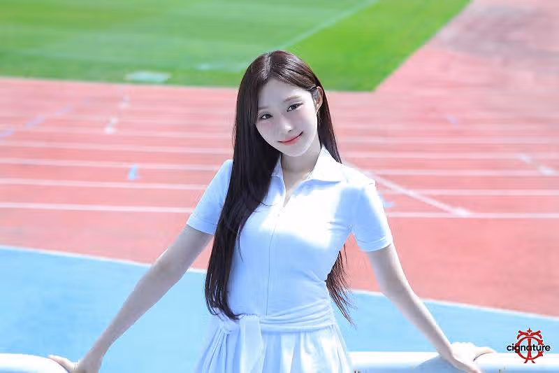 긴생머리에 자연광 빛나는 채솔 등장