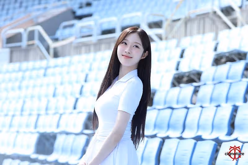 긴생머리에 자연광 빛나는 채솔 등장