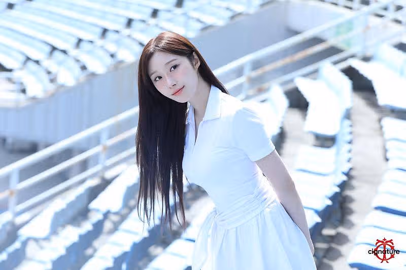 긴생머리에 자연광 빛나는 채솔 등장