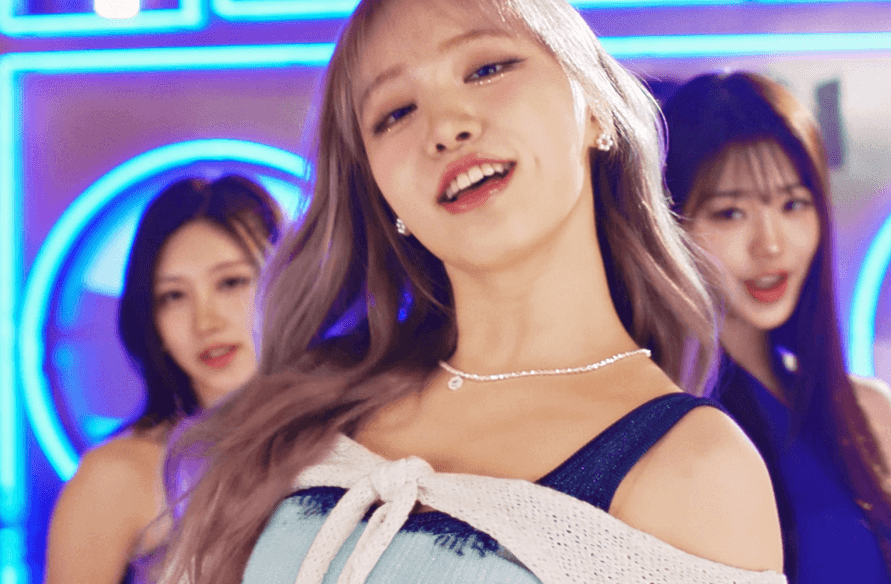 보조개 넘 이쁜 리즈