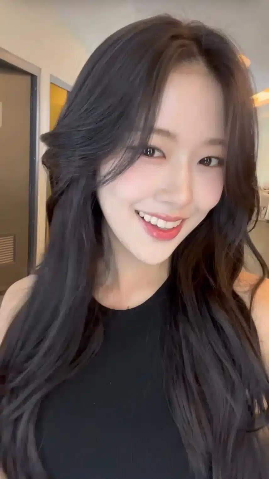 당장 귀국 하라는 안유진 미모!