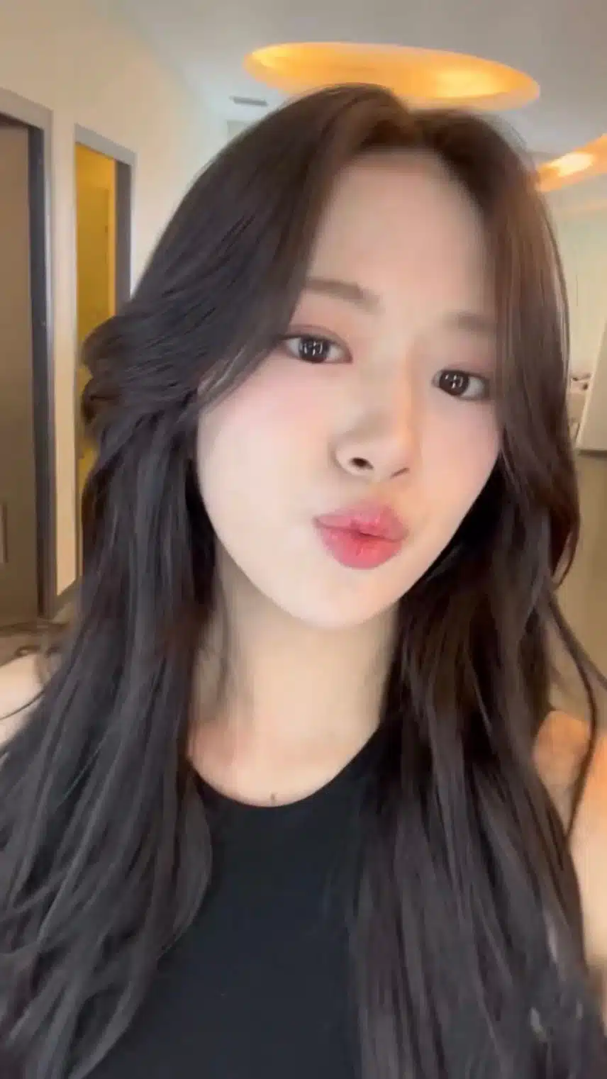 당장 귀국 하라는 안유진 미모!
