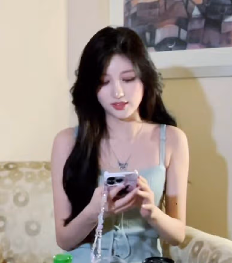 현재 라이브방송 하고있는 가을의 미모