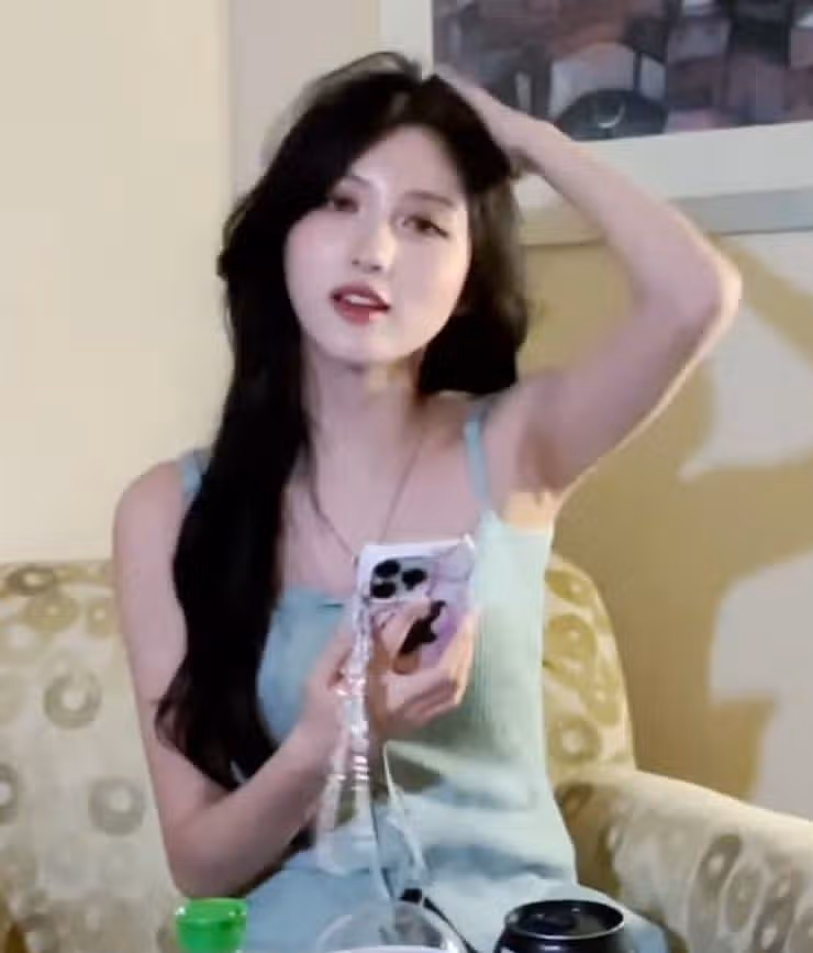 현재 라이브방송 하고있는 가을의 미모