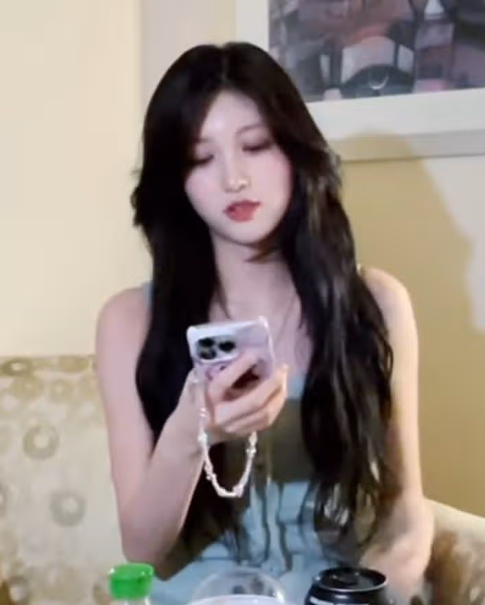 현재 라이브방송 하고있는 가을의 미모