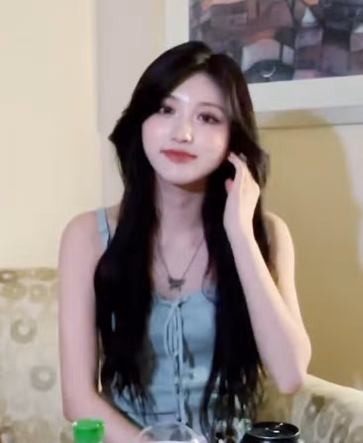 현재 라이브방송 하고있는 가을의 미모
