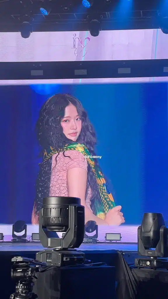 유진이 히피펌 너무 잘어울려요