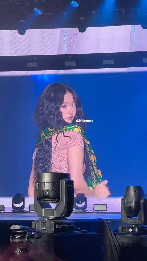 유진이 히피펌 너무 잘어울려요