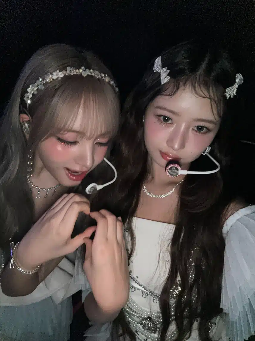 리즈와 레이의 셀카 이쁘다