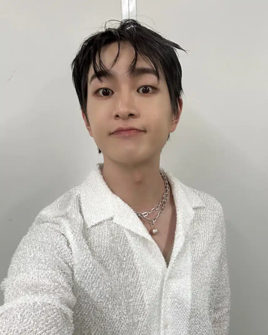 다시 흑발로 돌아온 온유