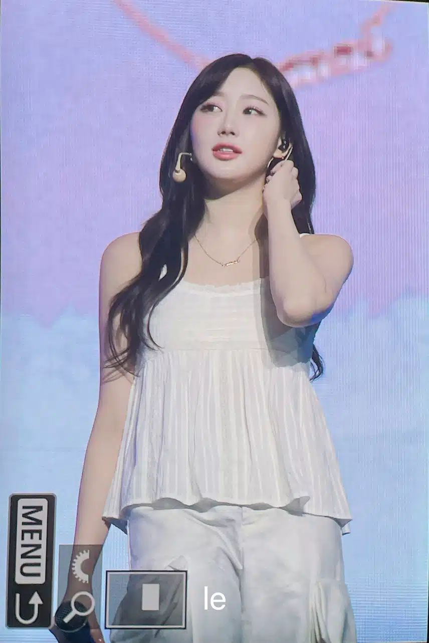 화이트 착장이 아름다운 지젤!
