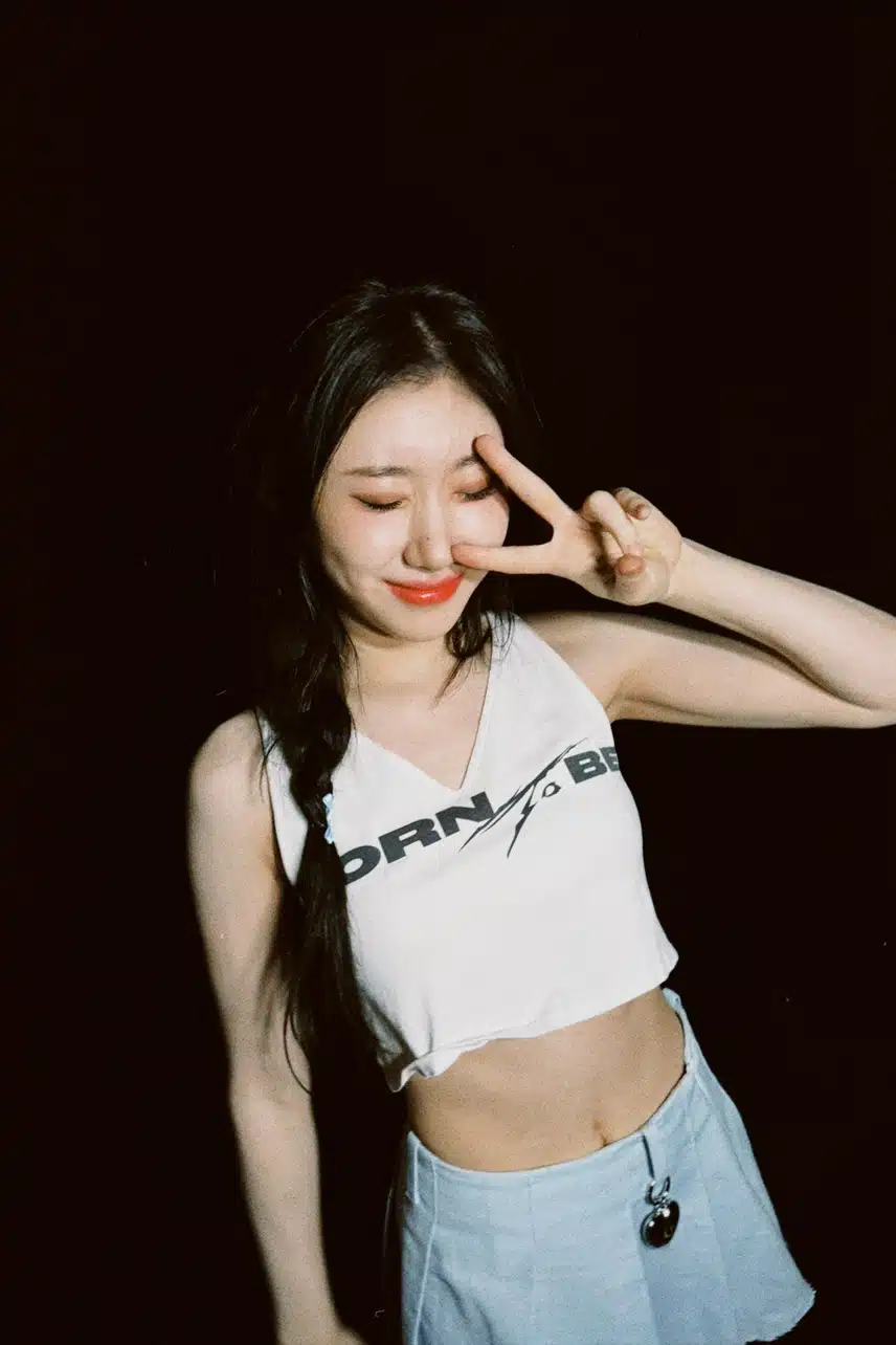 무대아래에서 브이 채령