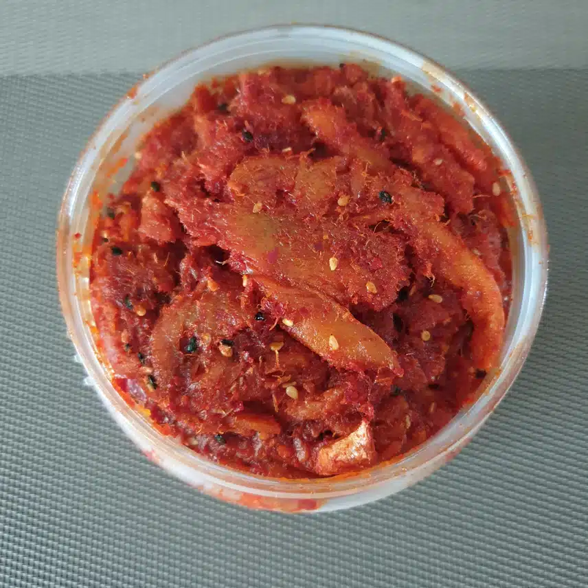 쫀득쫀득 찰진 명태회무침, 국수 고명으로 올려 먹어요.