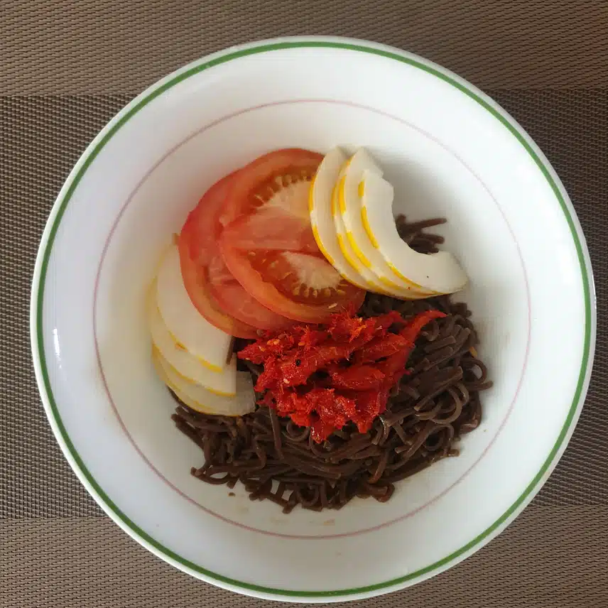 쫀득쫀득 찰진 명태회무침, 국수 고명으로 올려 먹어요.