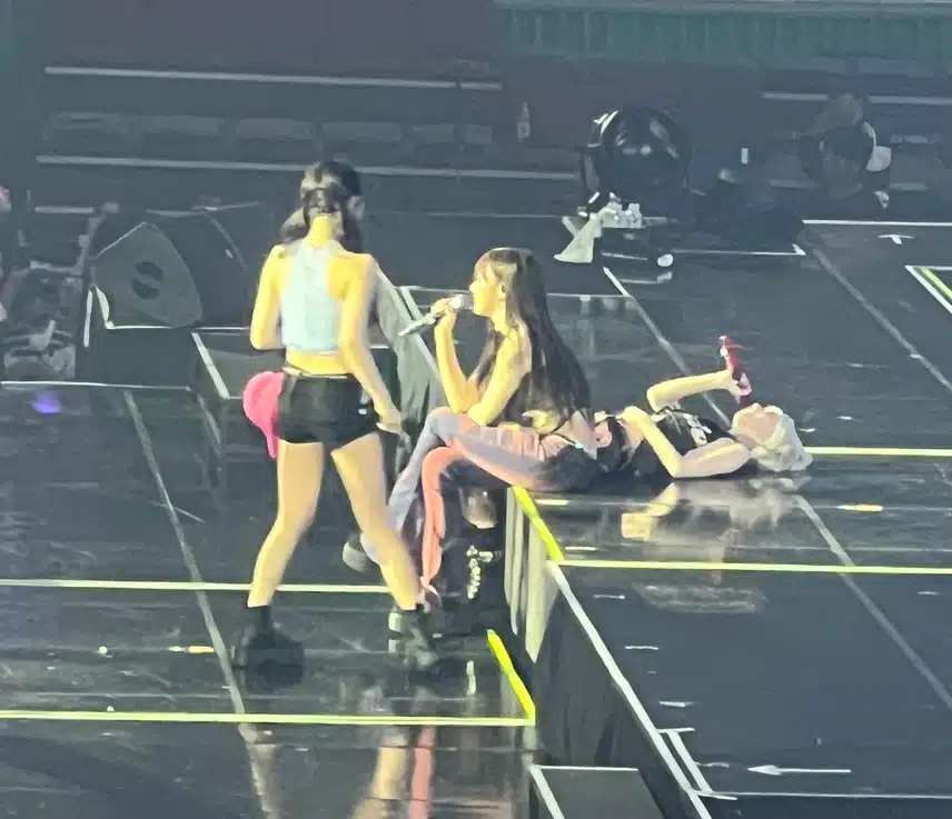 삐져서 드러누운 윈터😆
