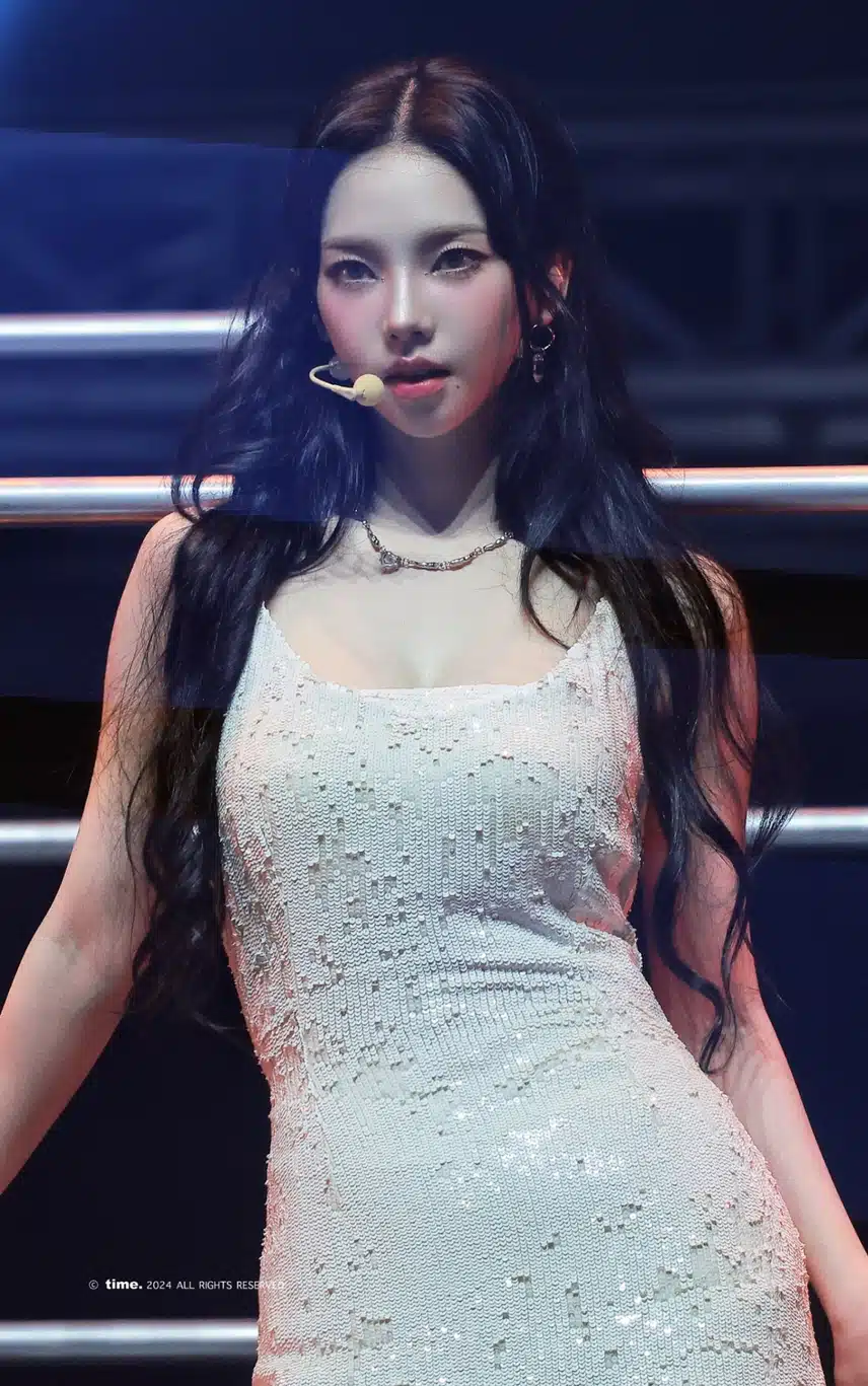 퀸의 자태를 보여주는 카리나!