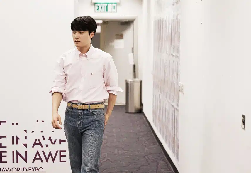 경수 셔츠에 청바지핏 이쁘다