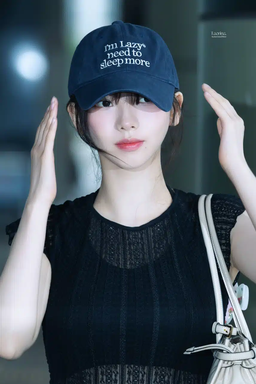 메추리알 같은 카리나의 얼굴형