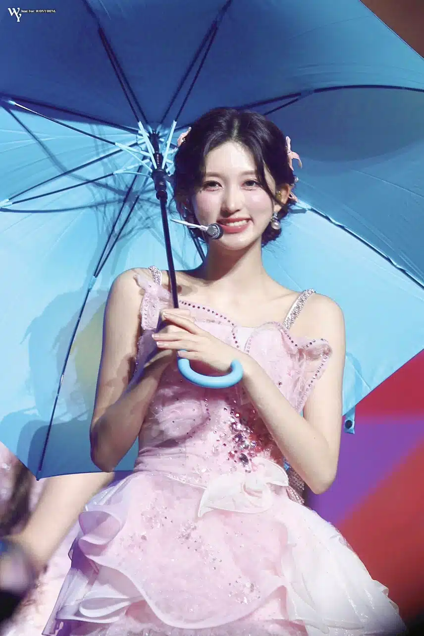 가을 우산 든 요정 같음🧚‍♀️