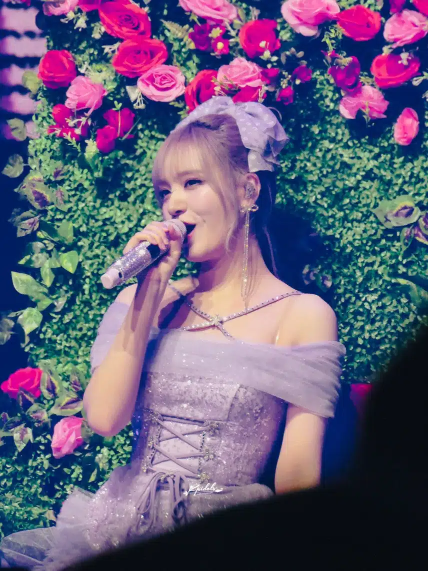 연보라색 꽃같은 리즈
