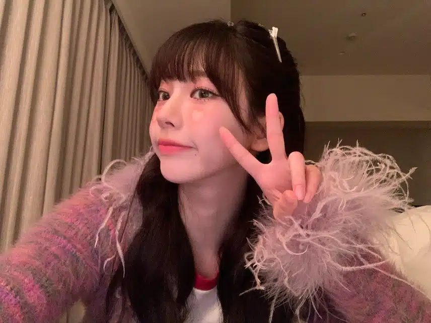 볼에 하트🩷 자랑하는 카리나