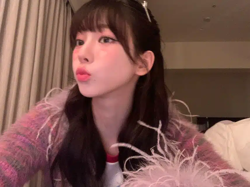 뽀뽀😘 입술내민 카리나 귀여워