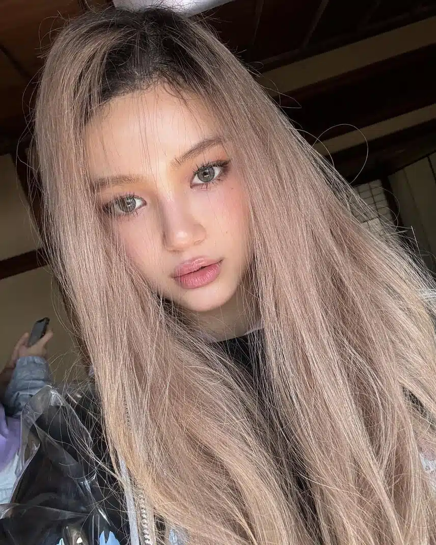 머리가 산발이어도 존예 네요~~