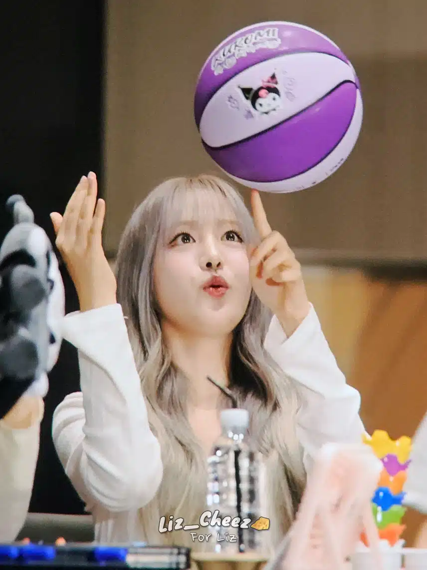 공 가지고 노는것도 너무 귀여운 리즈