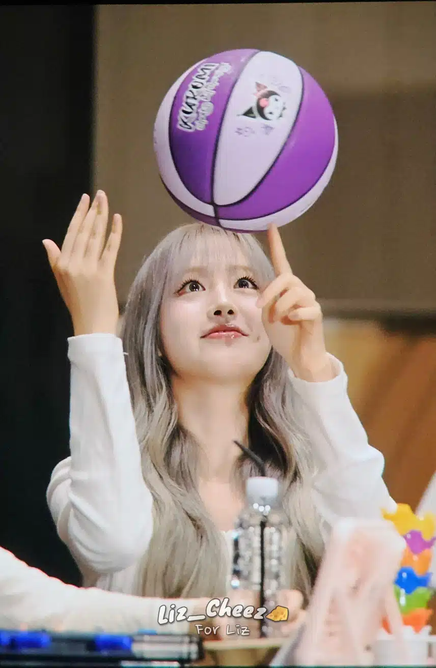 공 가지고 노는것도 너무 귀여운 리즈