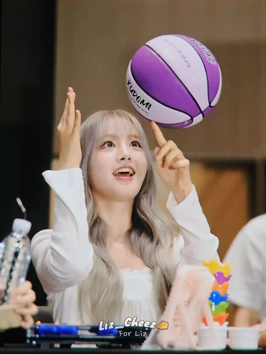 공 가지고 노는것도 너무 귀여운 리즈