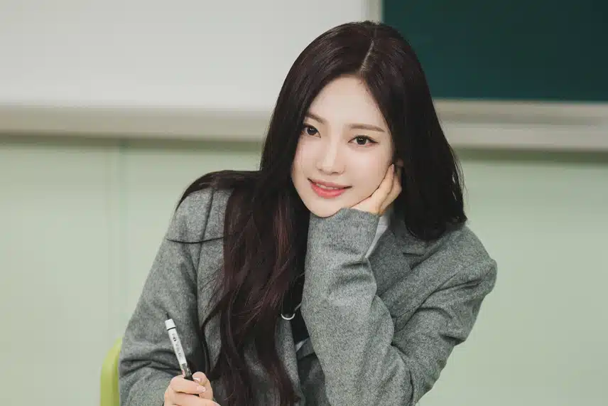 턱괴고 날 바라보는 닝닝 미소