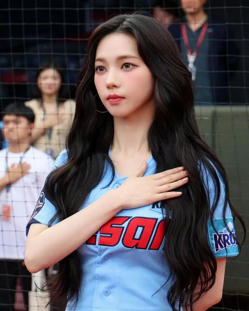 퓨처스리그 올스타전 시구를 하는 카리나~~