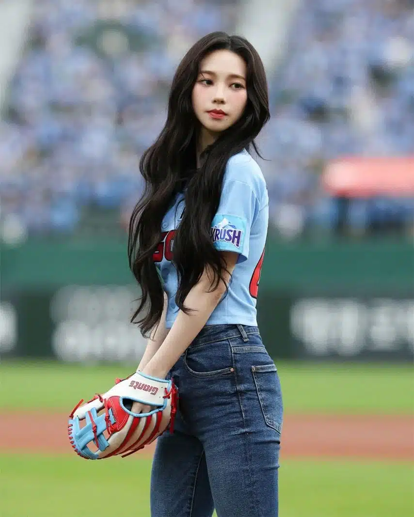 퓨처스리그 올스타전 시구를 하는 카리나~~