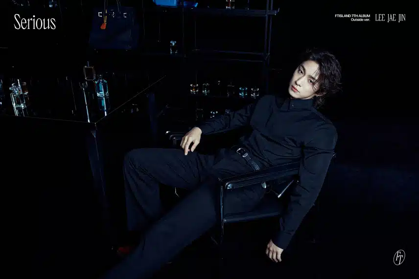 Outside ver. 이재진 [Serious] JACKET POSTER 