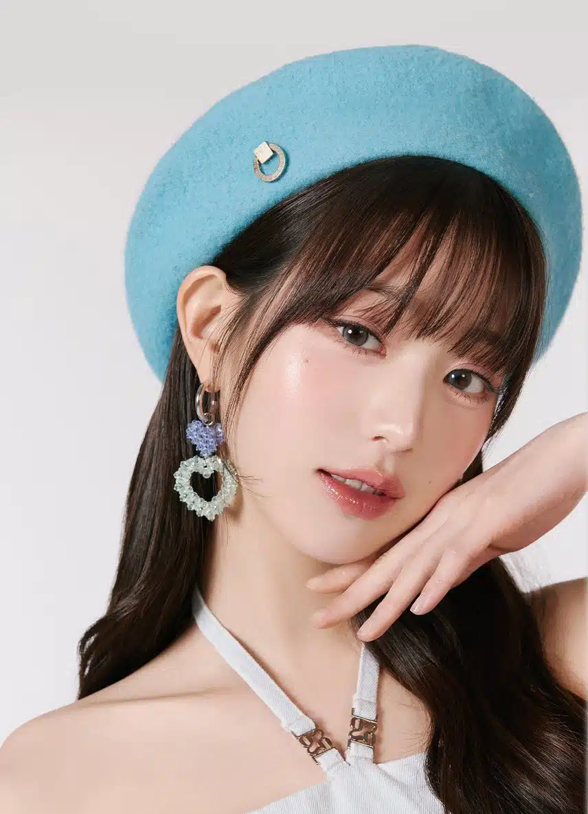 파란색 베레모도 완벽 소화!