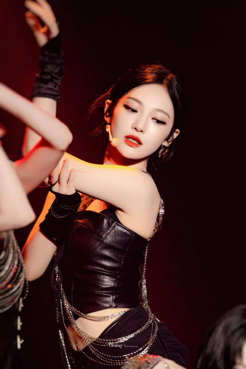 무대 위의 닝닝 완전 고트해🖤✨️