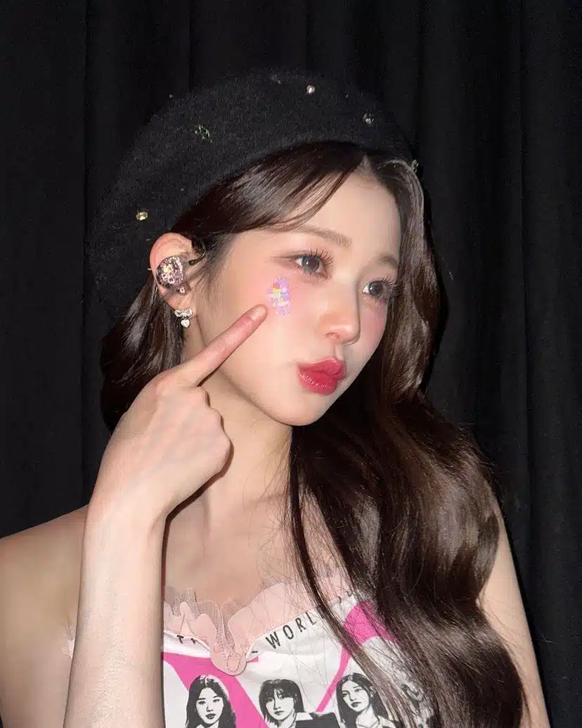 볼에 곰돌이 스티거 붙인거짱귀여워🩷