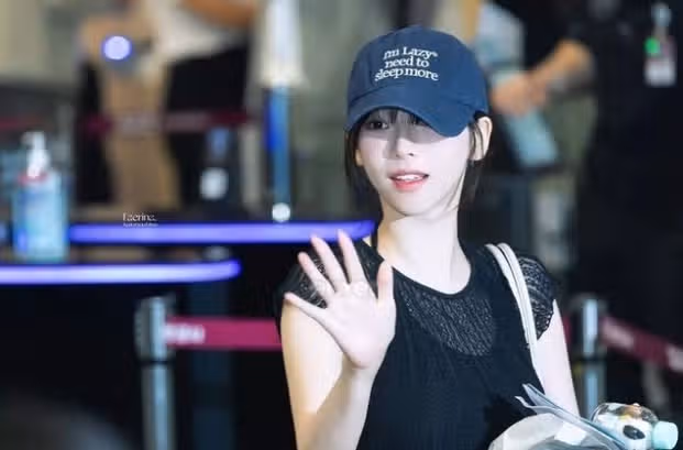 캬~~ 카리나님 같은 소두여야 잘 어울리는 모자!!